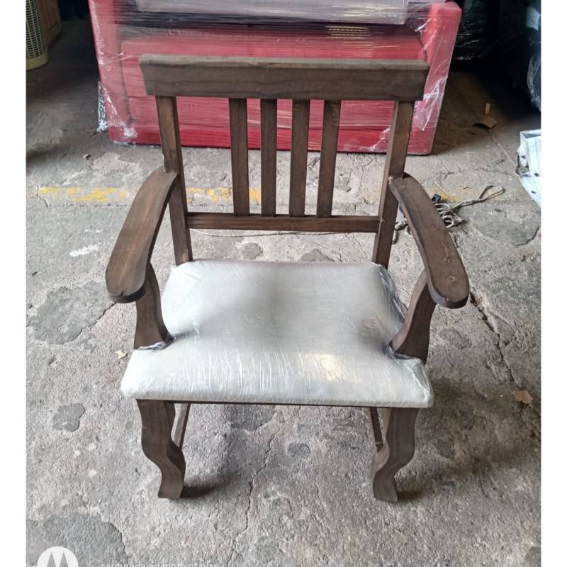 Vaira Silla Asiento Tapizado Ecocuero Tiza Con Apoyabrazo